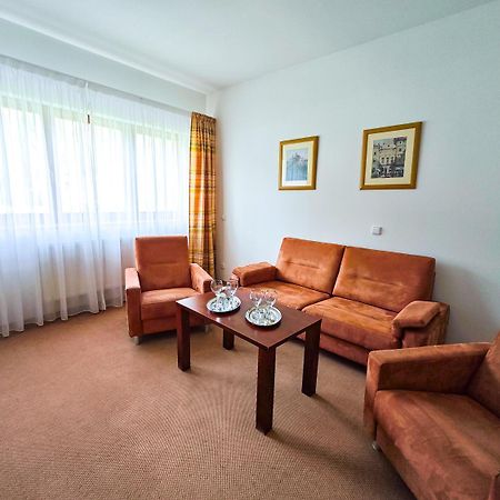 Hotel Bazant Karlovy Vary Bagian luar foto