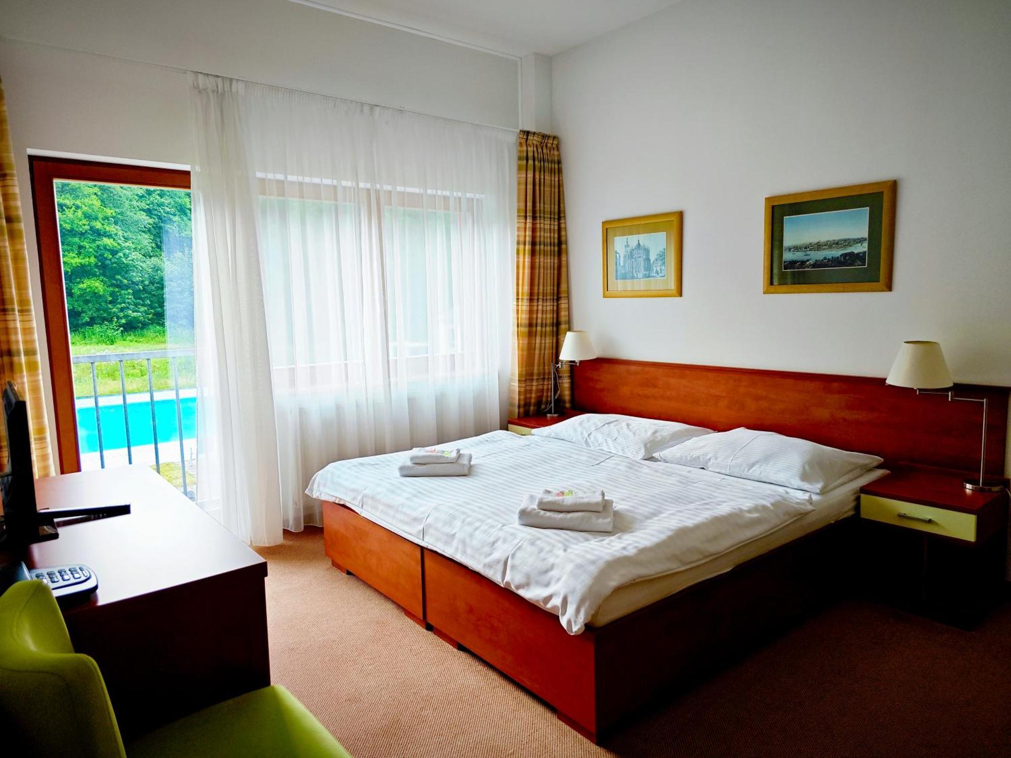 Hotel Bazant Karlovy Vary Bagian luar foto
